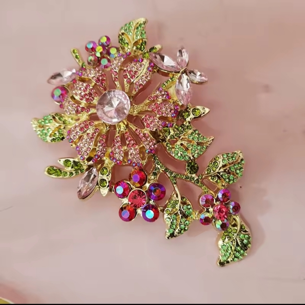 Elegant Floral Crystal Brooch